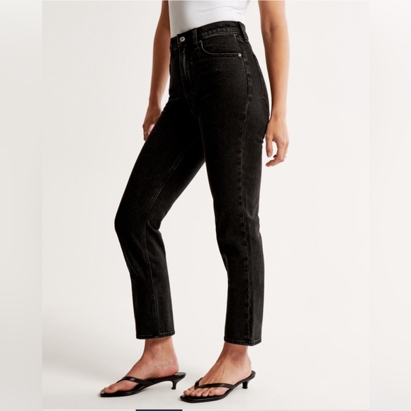 BESTSELLER
Ultra High Rise Ankle Straight Jean | BLACK - Picture 2 of 11